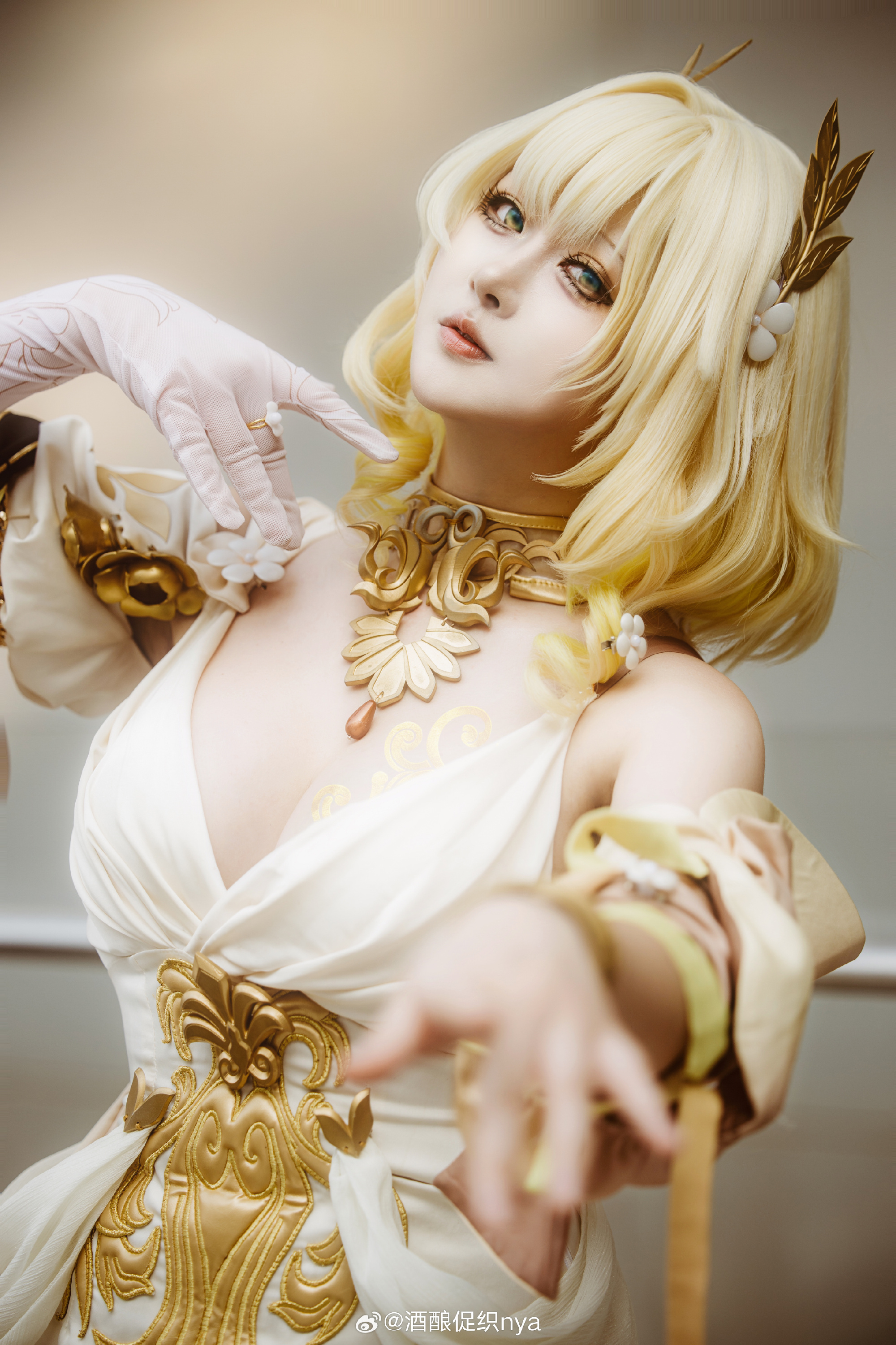 S[COS系] 酒酿促织nya COSPLAY 织者抚弄金丝，连缀命运。 崩坏：星穹铁道 阿格莱雅