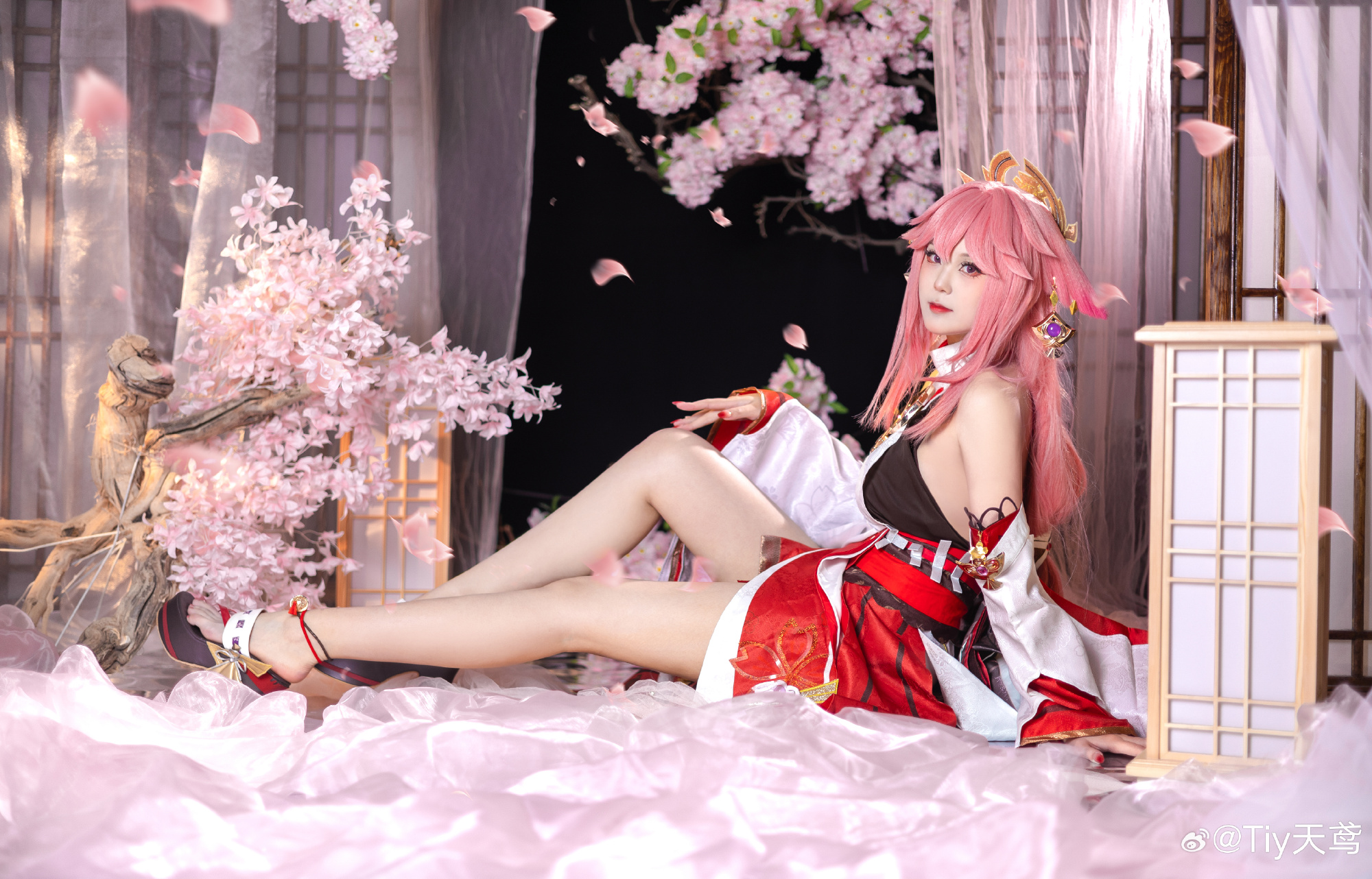 S[COS系]  Tiy天鸢 COSPLAY 与我而言，不变也是一种美好，啊呀，可尘世哪是如此不变之物。 原神 八重神子