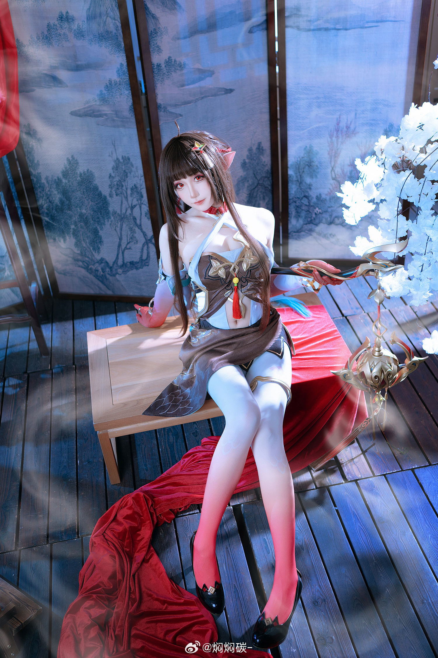 H[COS系] 焖焖碳 萝莉系 COSER ：38万粉丝追捧的元气次元少女 ！焖焖碳  多 COSPLAY 写真图片包合集[51套][持续更新]