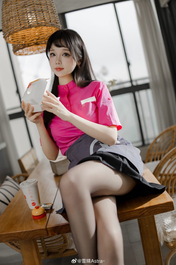 H[COS系] 雪晴Astra/雪晴嘟嘟：武汉甜妹杀疯了！70万粉COSER，卡哇伊脸蛋配魔鬼身材！雪晴Astra COSPLAY写真图包合集[98套][持续更新]