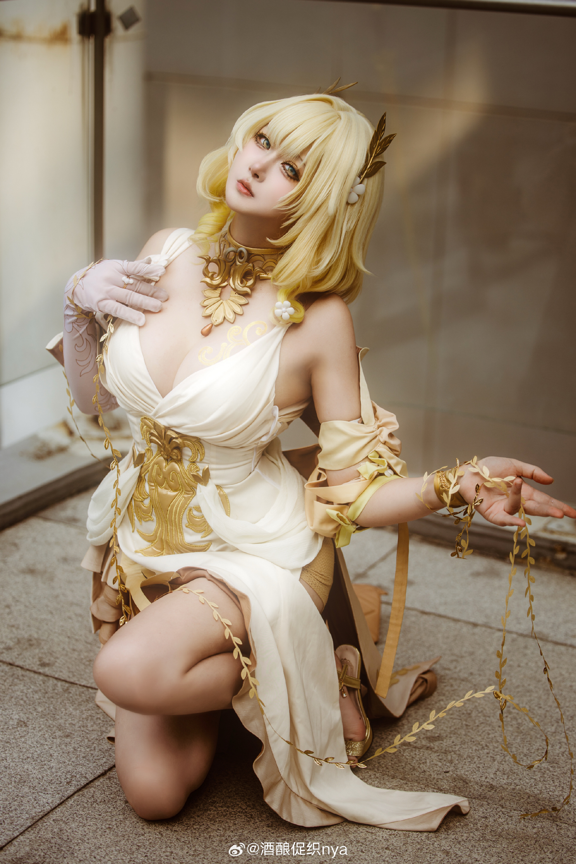 S[COS系] 酒酿促织nya COSPLAY 织者抚弄金丝，连缀命运。 崩坏：星穹铁道 阿格莱雅