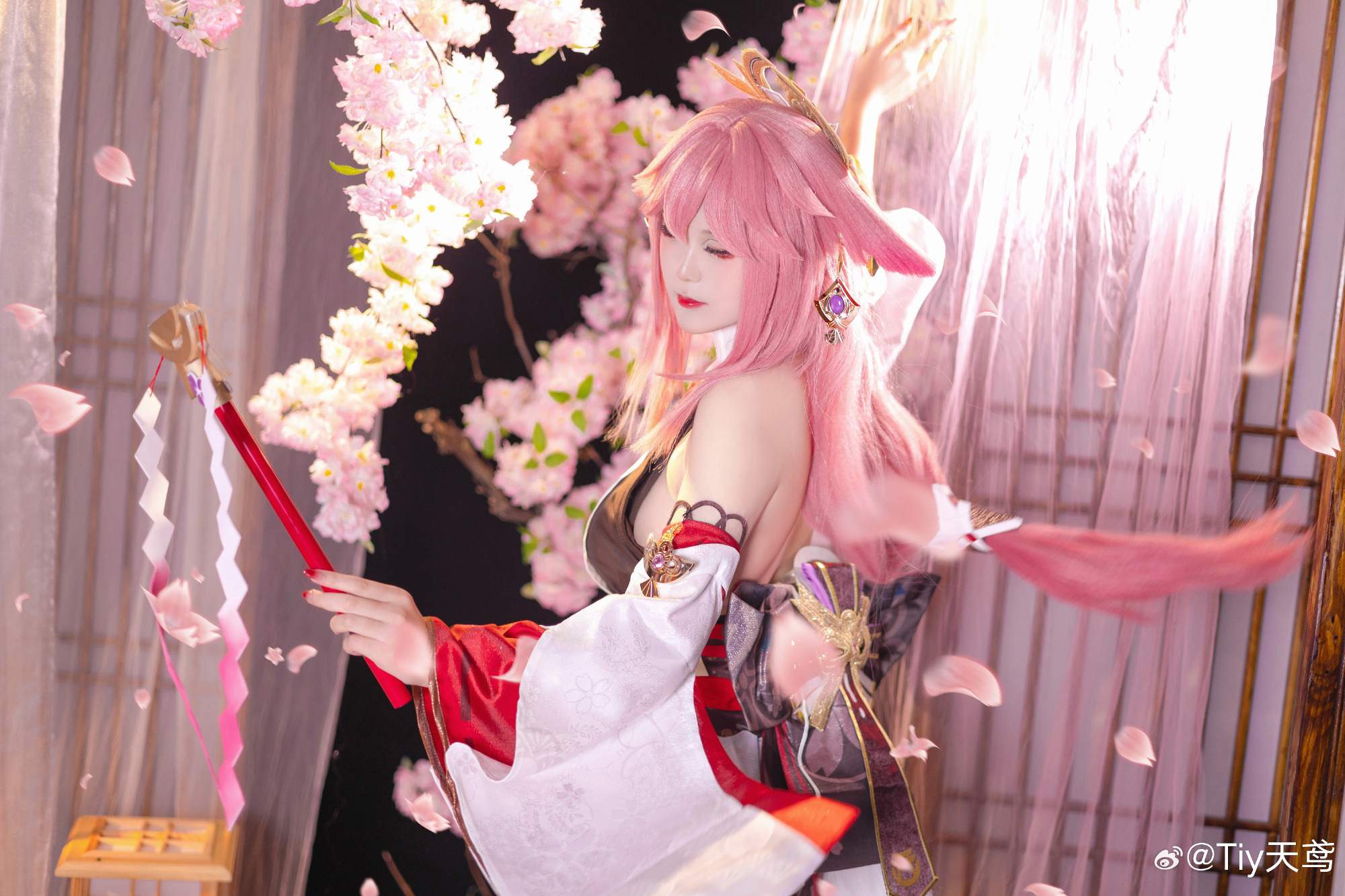 S[COS系]  Tiy天鸢 COSPLAY 与我而言，不变也是一种美好，啊呀，可尘世哪是如此不变之物。 原神 八重神子