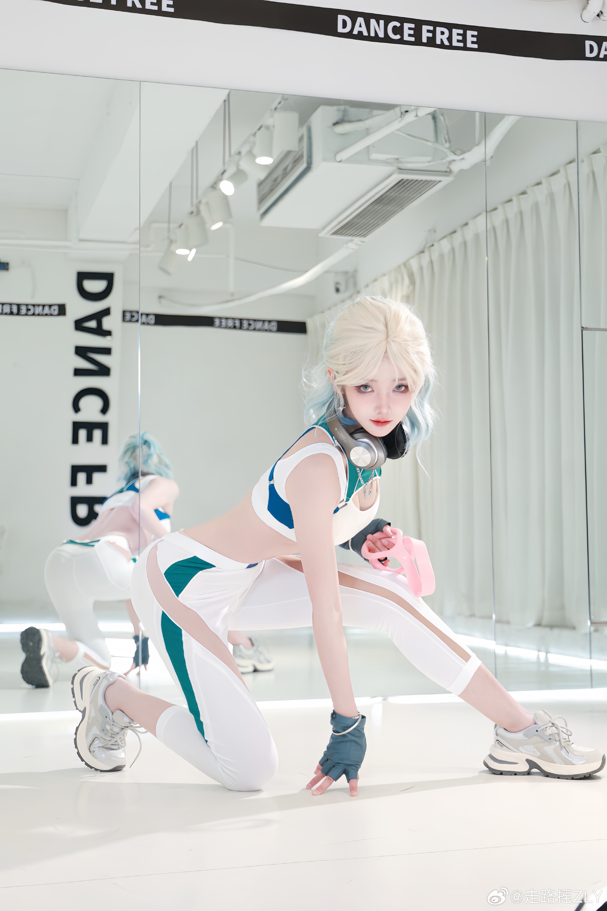 S[COS系] 走路摇ZLY 跟着我的节奏一起摇阿瑶 舞动青春 活力无限