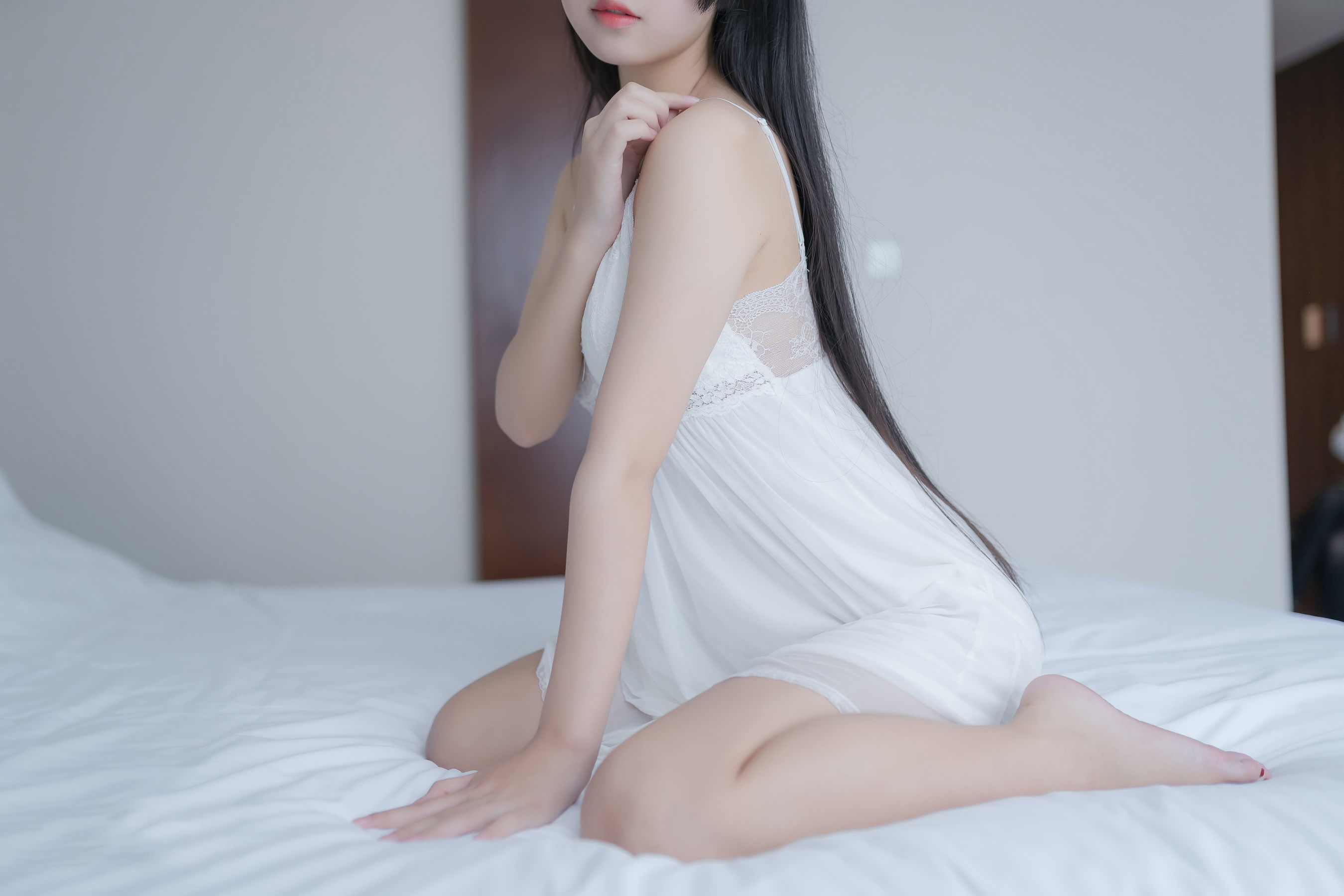 S[COS系] 阳光美少女 萌芽儿o0 正片  白色私房 [35P]