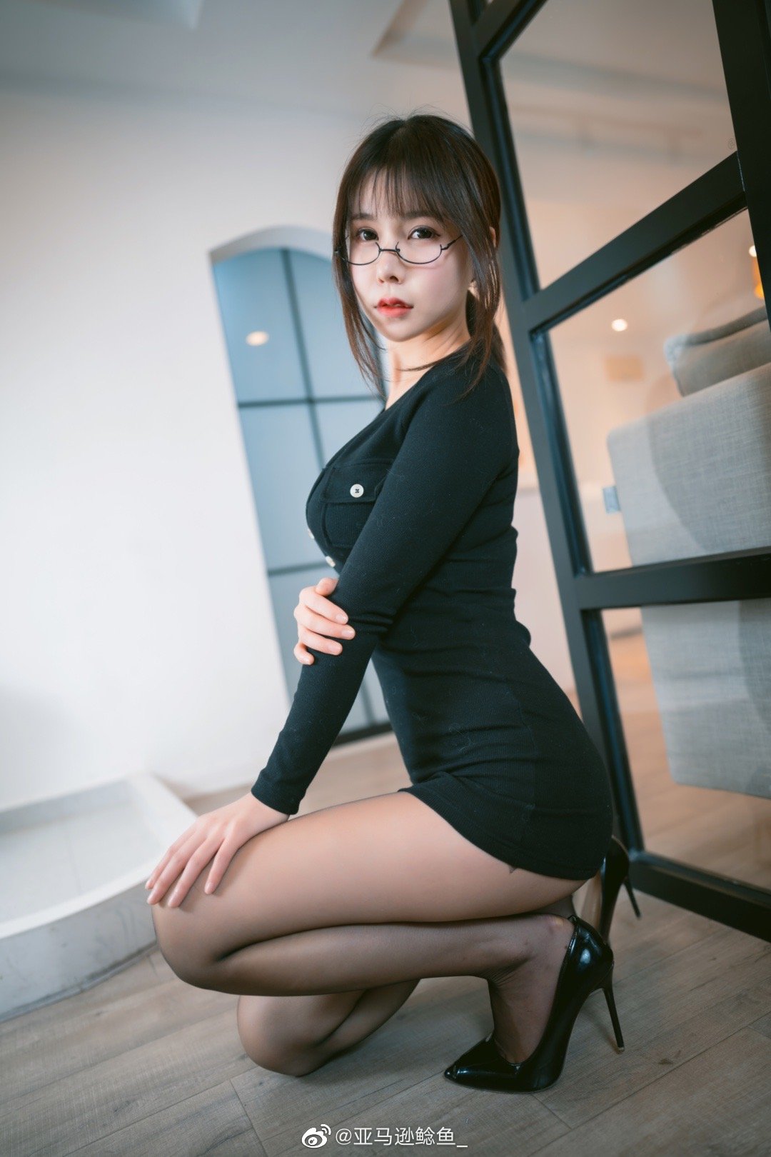 S[COS系] 亚马逊鲶鱼_：我的家教老师穿丝袜 ！家教制服，奇怪的家教美女老师