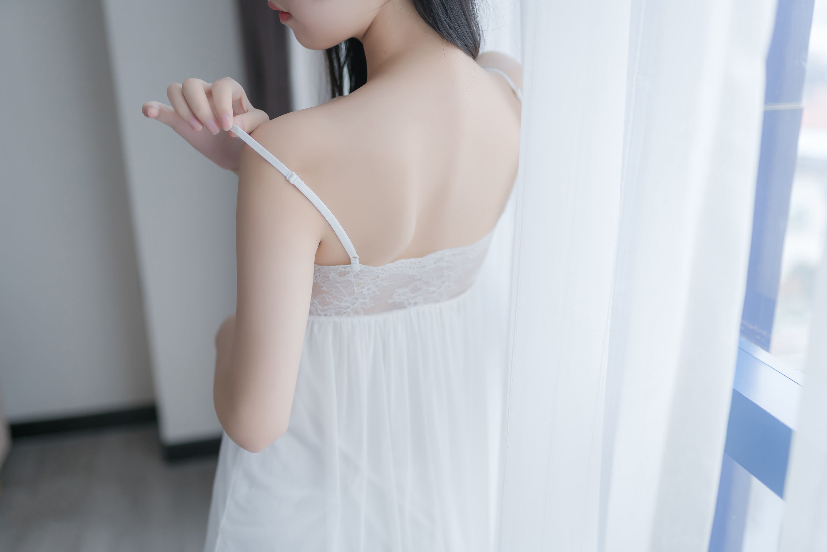 S[COS系] 阳光美少女 萌芽儿o0 正片  白色私房 [35P]