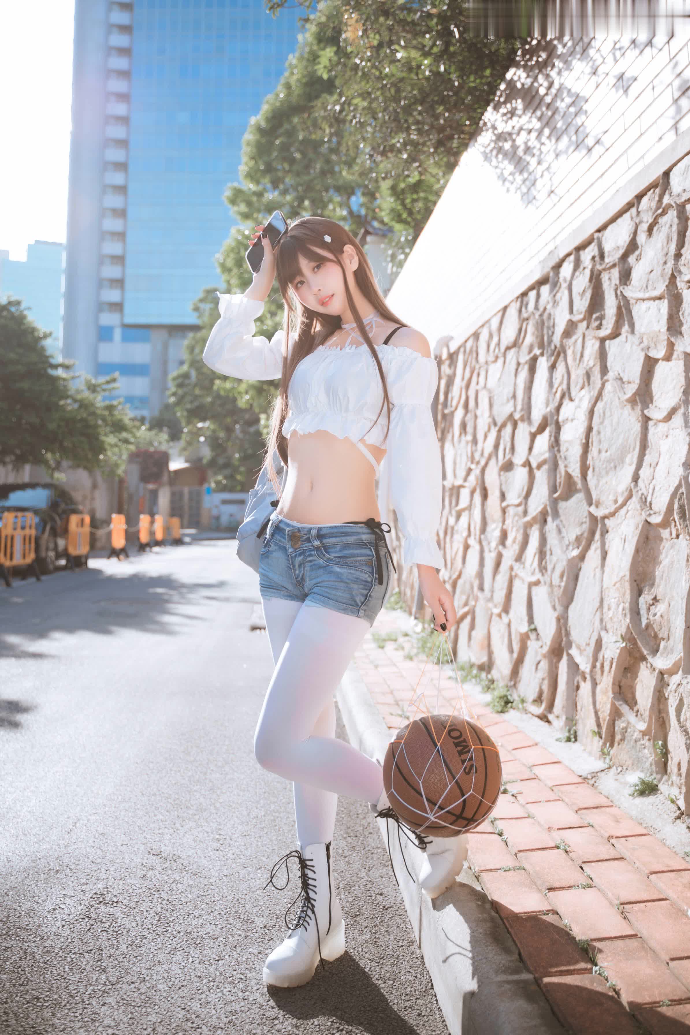 S[COS系] 萌芽儿o0 ：想在夏天的傍晚，急匆匆的扒完一碗饭，换上漂亮的裙子去见你，那时的晚风一定很温柔。你一定很优秀