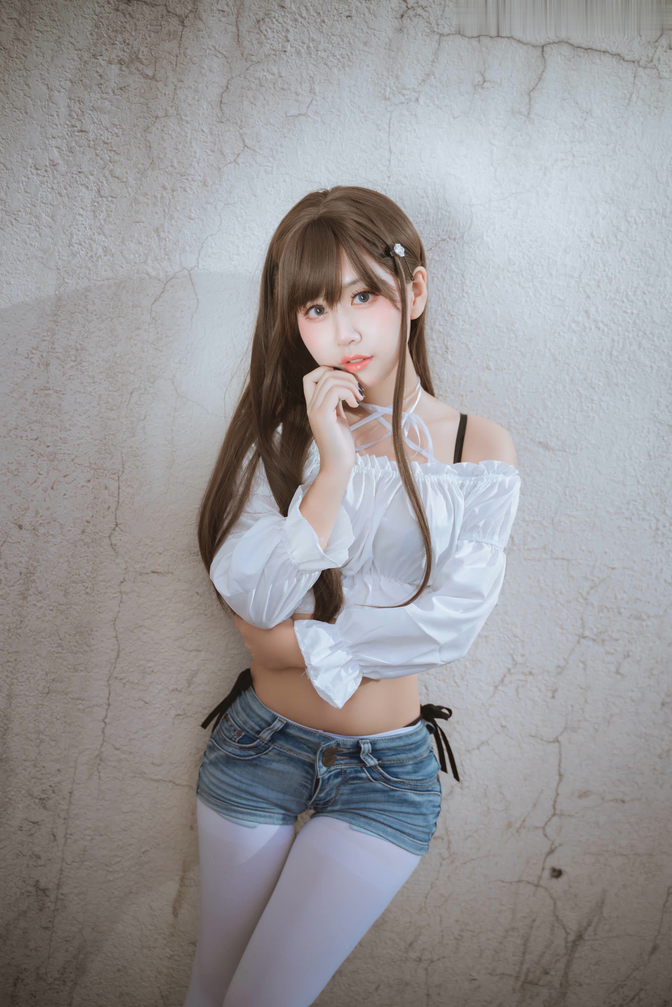 S[COS系] 萌芽儿o0 ：想在夏天的傍晚，急匆匆的扒完一碗饭，换上漂亮的裙子去见你，那时的晚风一定很温柔。你一定很优秀