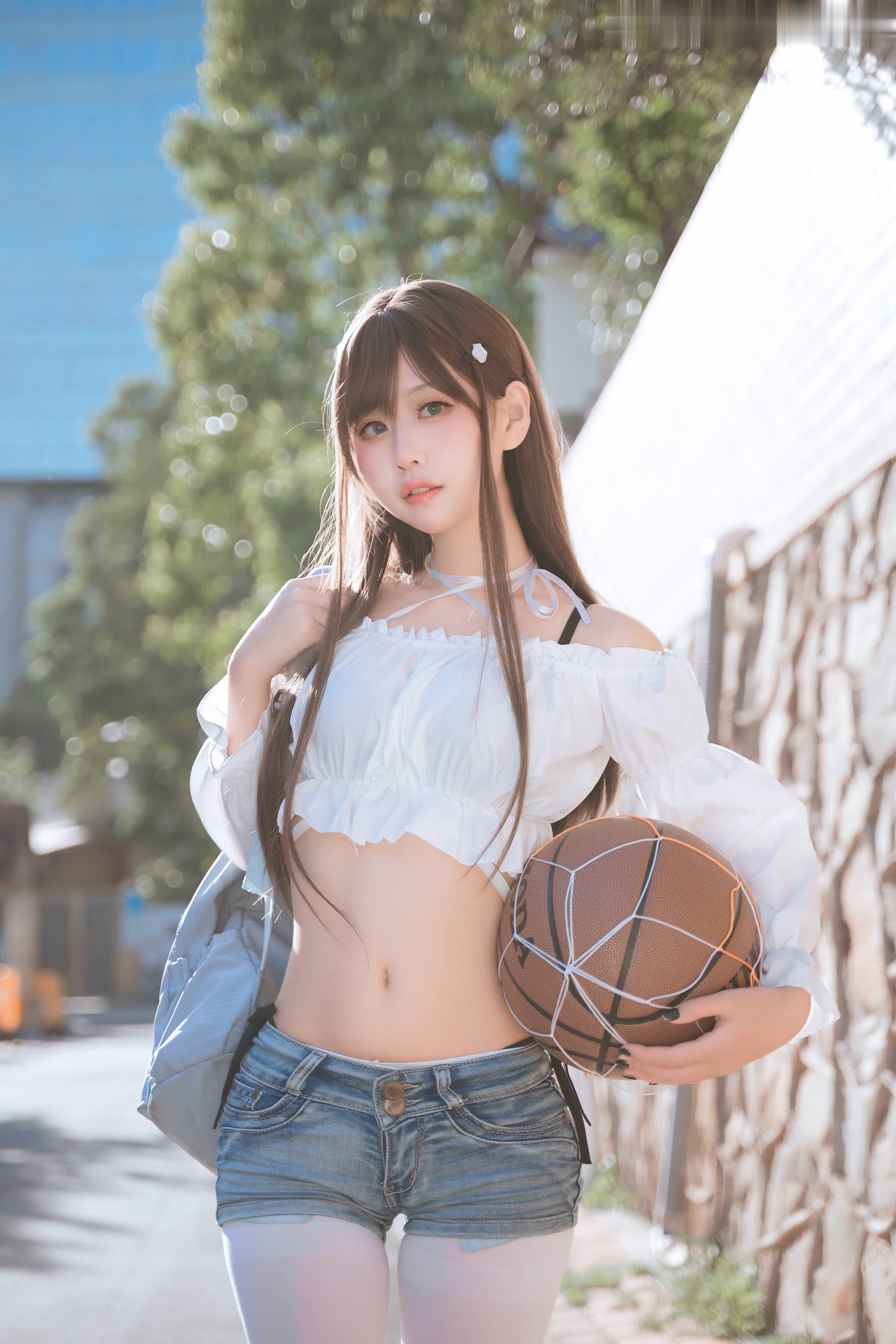 S[COS系] 萌芽儿o0 ：想在夏天的傍晚，急匆匆的扒完一碗饭，换上漂亮的裙子去见你，那时的晚风一定很温柔。你一定很优秀