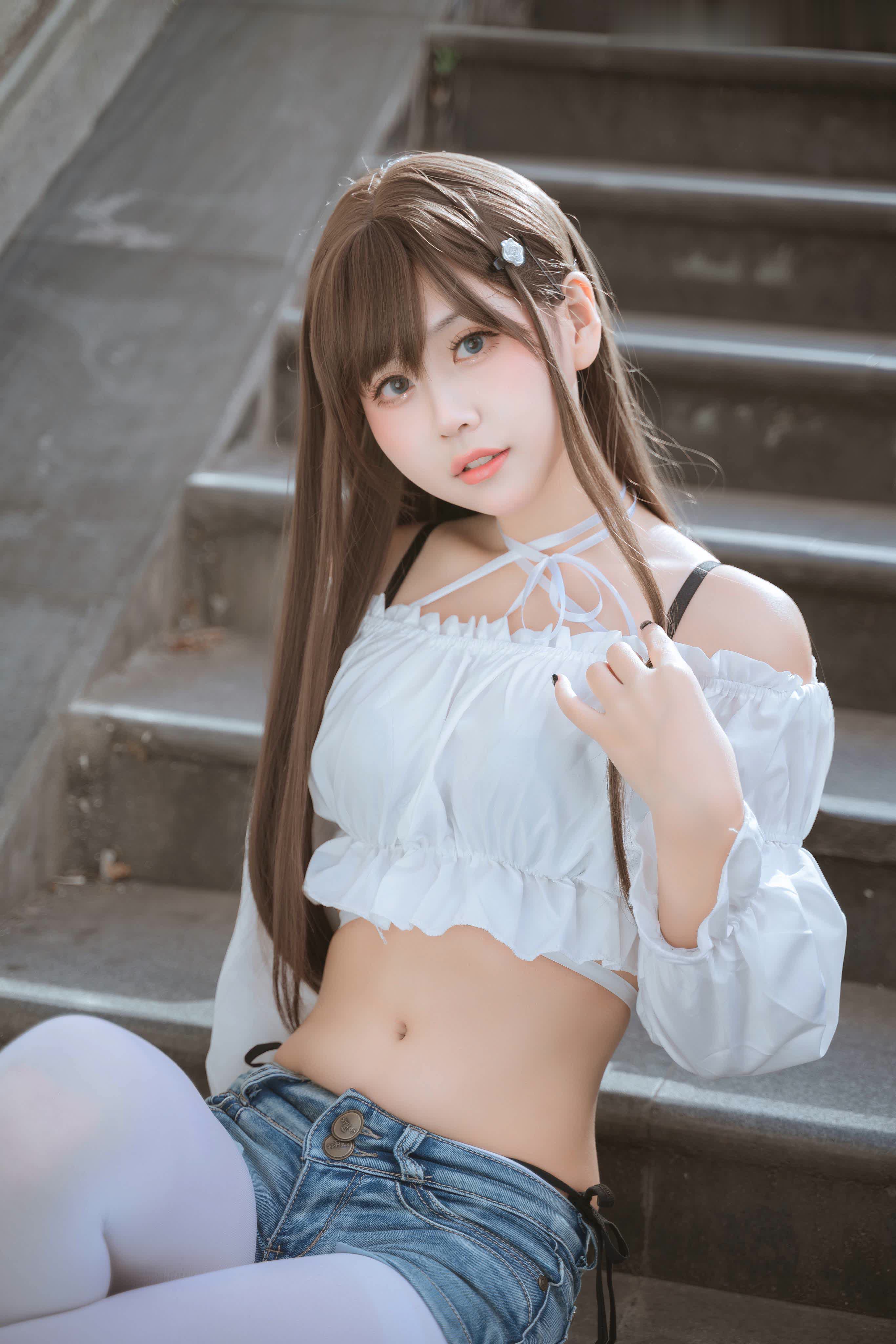 S[COS系] 萌芽儿o0 ：想在夏天的傍晚，急匆匆的扒完一碗饭，换上漂亮的裙子去见你，那时的晚风一定很温柔。你一定很优秀