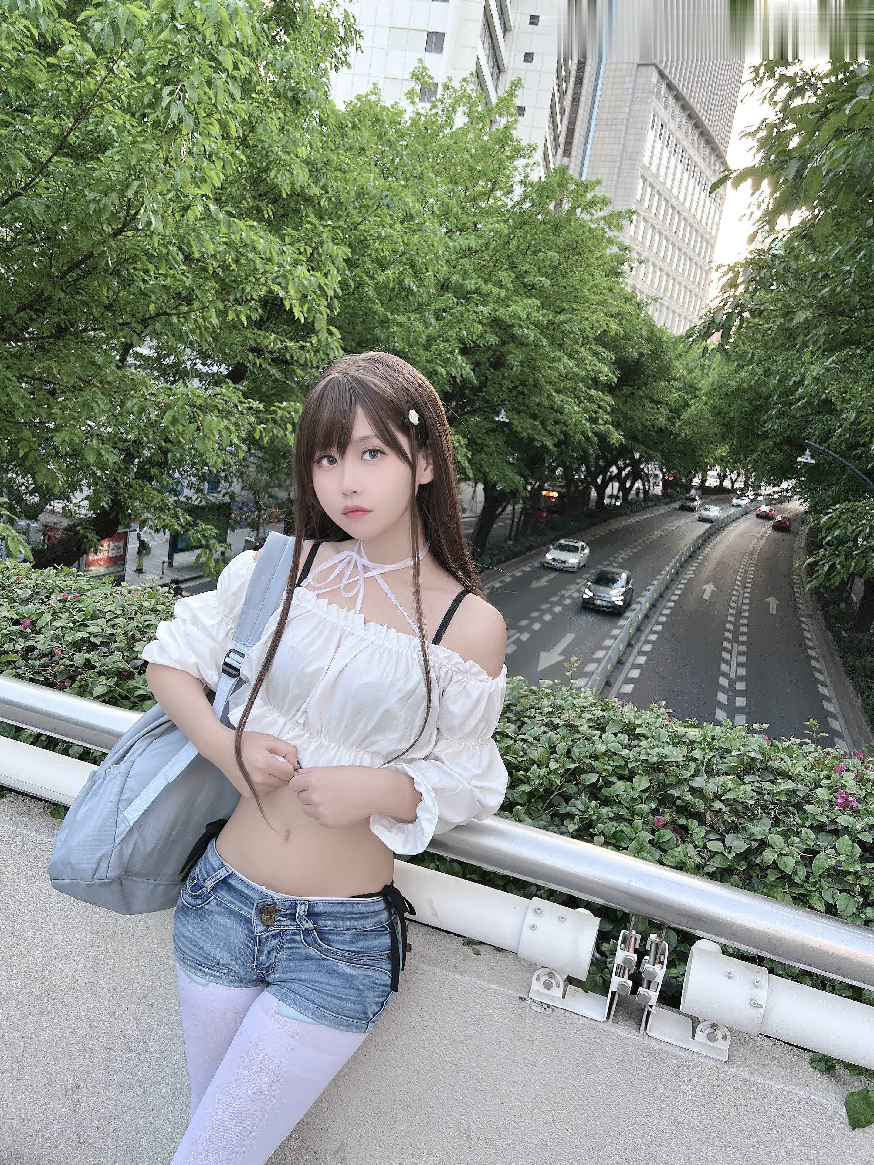 S[COS系] 萌芽儿o0 ：想在夏天的傍晚，急匆匆的扒完一碗饭，换上漂亮的裙子去见你，那时的晚风一定很温柔。你一定很优秀