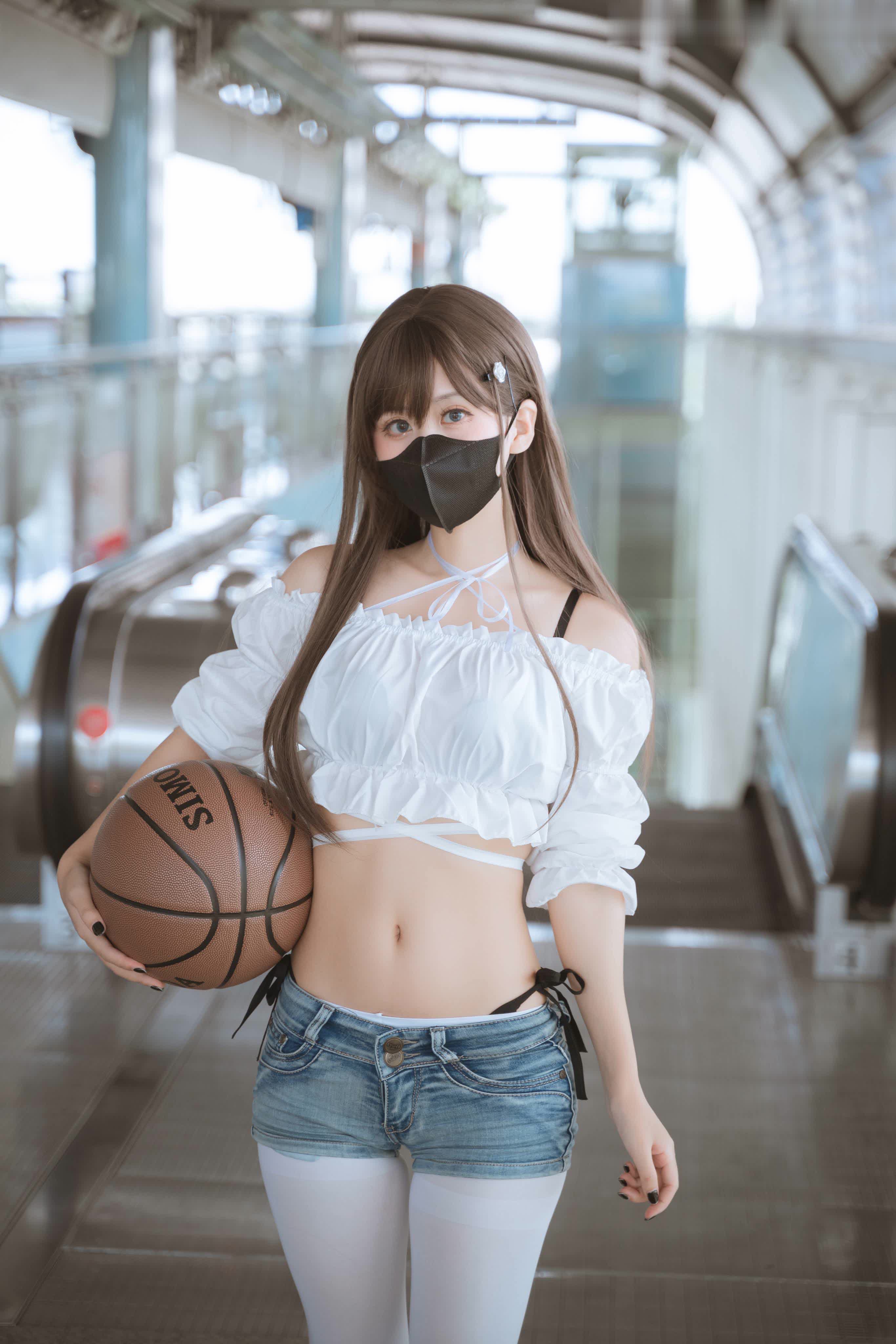 S[COS系] 萌芽儿o0 ：想在夏天的傍晚，急匆匆的扒完一碗饭，换上漂亮的裙子去见你，那时的晚风一定很温柔。你一定很优秀