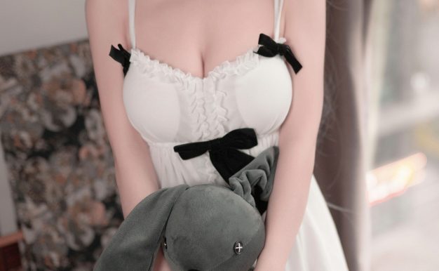 MH[COS系] Money冷冷（凛酱呀冷冷）酒吞童子 吉他少女  辉夜姬OL制服 透明OL 眼镜娘 COSPLAY写真图片包合集[49套][持续更新]