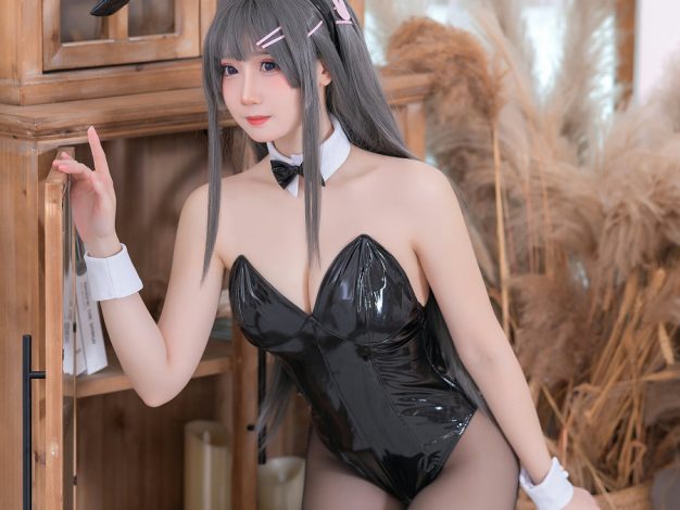 H[COS系] 焖焖碳 萝莉系 COSER ：38万粉丝追捧的元气次元少女 ！焖焖碳  多 COSPLAY 写真图片包合集[51套][持续更新]