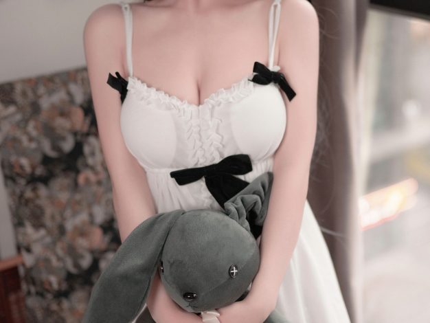 MH[COS系] Money冷冷（凛酱呀冷冷）酒吞童子 吉他少女  辉夜姬OL制服 透明OL 眼镜娘 COSPLAY写真图片包合集[49套][持续更新]