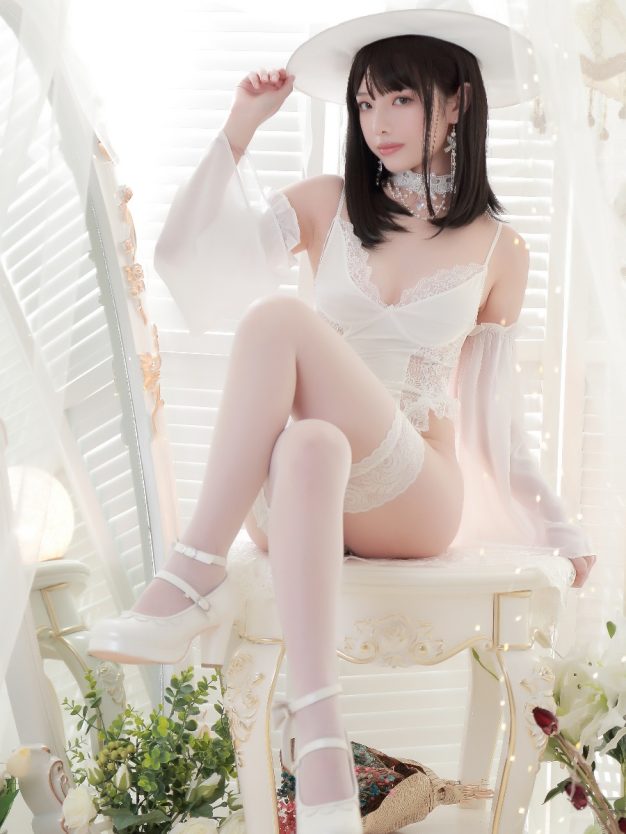 H[COS系] 二次元 COSER 雯妹不讲道理：99 年清纯学生妹，130 + 套 写真圈粉 20 万！COSPLAY 雯仔/雯妹不讲道理写真图片包合集[135套][持续更新]