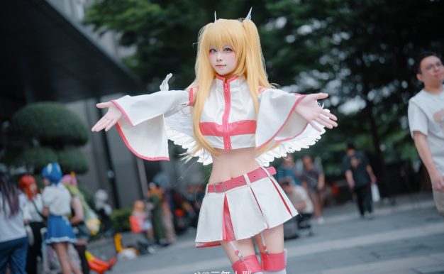 S[COS系] 如果是2.5次元的话那她就是  三無人型 cosplay 欣赏