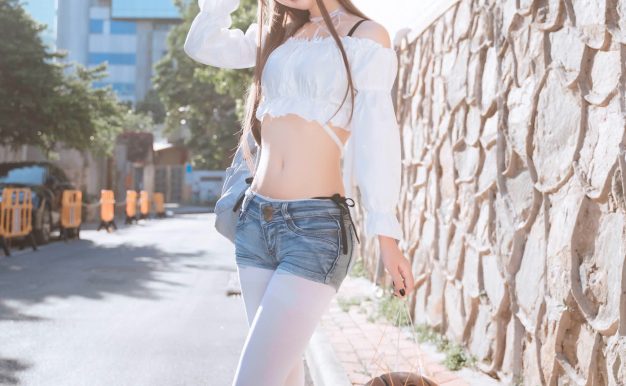 S[COS系] 萌芽儿o0 ：想在夏天的傍晚，急匆匆的扒完一碗饭，换上漂亮的裙子去见你，那时的晚风一定很温柔。你一定很优秀